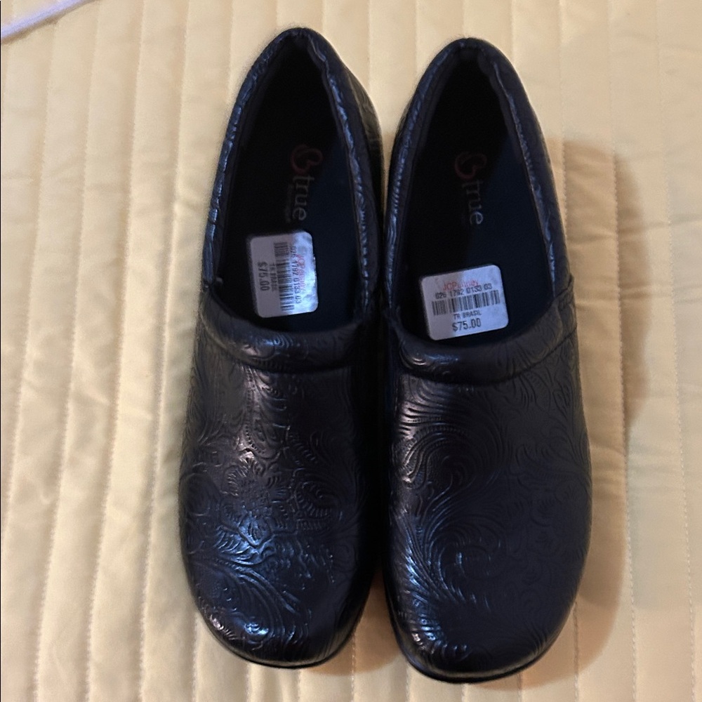 Bare Traps Black Brass Slip women shoes